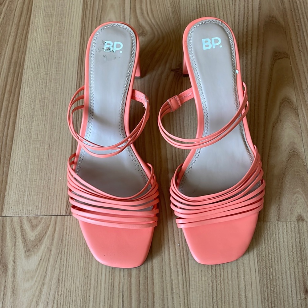 Adorbale pink/orange heels!